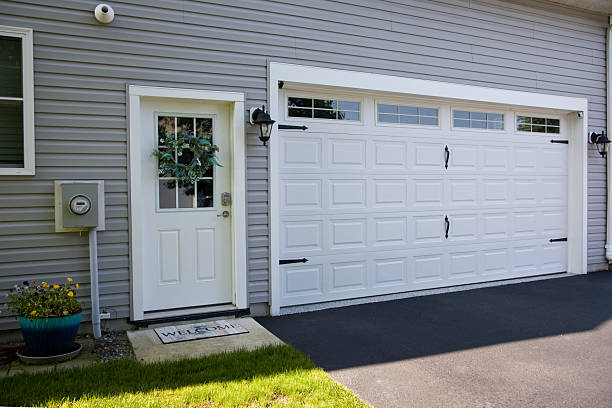 24/7 Emergency Garage Door Panel Replacement experts in Windom, MN